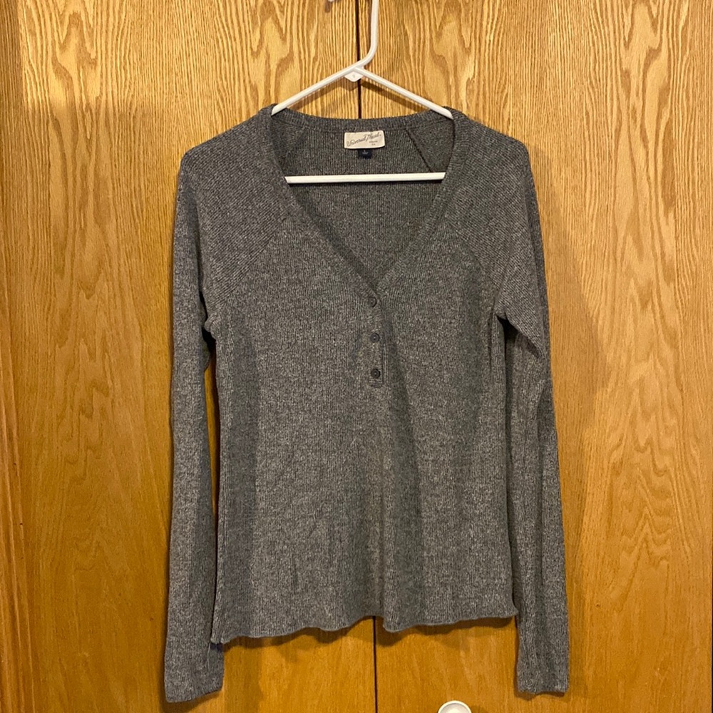 Universal thread size large never worn fitted style